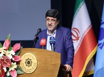 وقتی از جای دیگر برای نظام بانکی تصمیم می‌گیرند، چگونه از مدیران بانکی مطالبه پاسخگویی دارید؟