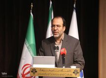 برخی مقامات از کیسه شرکت‌های مختلف برای خودشان بازاریابی سیاسی می‌کنند
