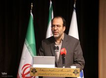 برخی مقامات از کیسه شرکتهای مختلف برای خودشان بازاریابی سیاسی میکنند