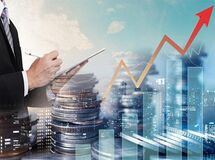 درآمد ۳۷۰۰ میلیارد تومانی کارگزاری مفید و آگاه از معاملات بورسی طی یکسال اخیر