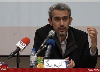 سیاستمداران جرات دست زدن به قیمت بنزین و گازوئیل را ندارند