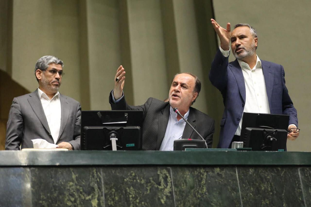 اقدام عجیب کمیسیون تلفیق برای افزایش ۸ میلیونی حقوق کارکنان وزارت کشور !