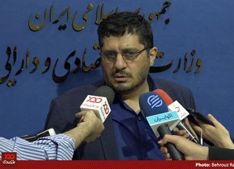 چطور می‌توانم به کسی که استعلامش نیامده است مجوز صرافی بدهم؟!
