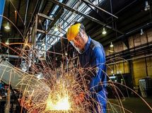 صعود شامخ به قله 9 ماهه به مدد تقاضای پایان سال