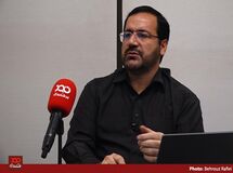 امروز وزیر کاری داریم که بجای دفاع از قشر کارگر می‌گوید افزایش دستمزد به ضرر کارگران است!