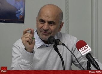 اگر دستمزد کارگران را مثل آدم بالا ببرند مشکل قیمت تمام شده کالا حل شده و جلوی قاچاق گرفته می‌شود