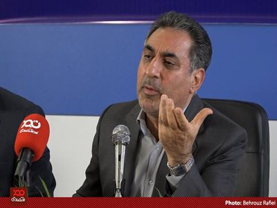 مردم برای ۳۰۰ کیلومتر آزادراه قم-اصفهان به اندازه پفک هم پول عوارض نمی‌دهند!