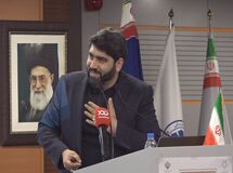 نمایندگان مجلس نباید دائم دور یک وزیر تخصصی بگردند/ نباید هر روز حرف از احیای وزارت بازرگانی بزنند