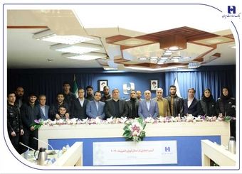 تجلیل از قهرمانان و مدال‌آوران المپیک ۲۰۲۴ توسط بانک صادرات ایران/ سیفی: نگاه بانک صادرات ایران به ورزش قهرمانی، سرمایه‌گذاری برای نسل آینده است