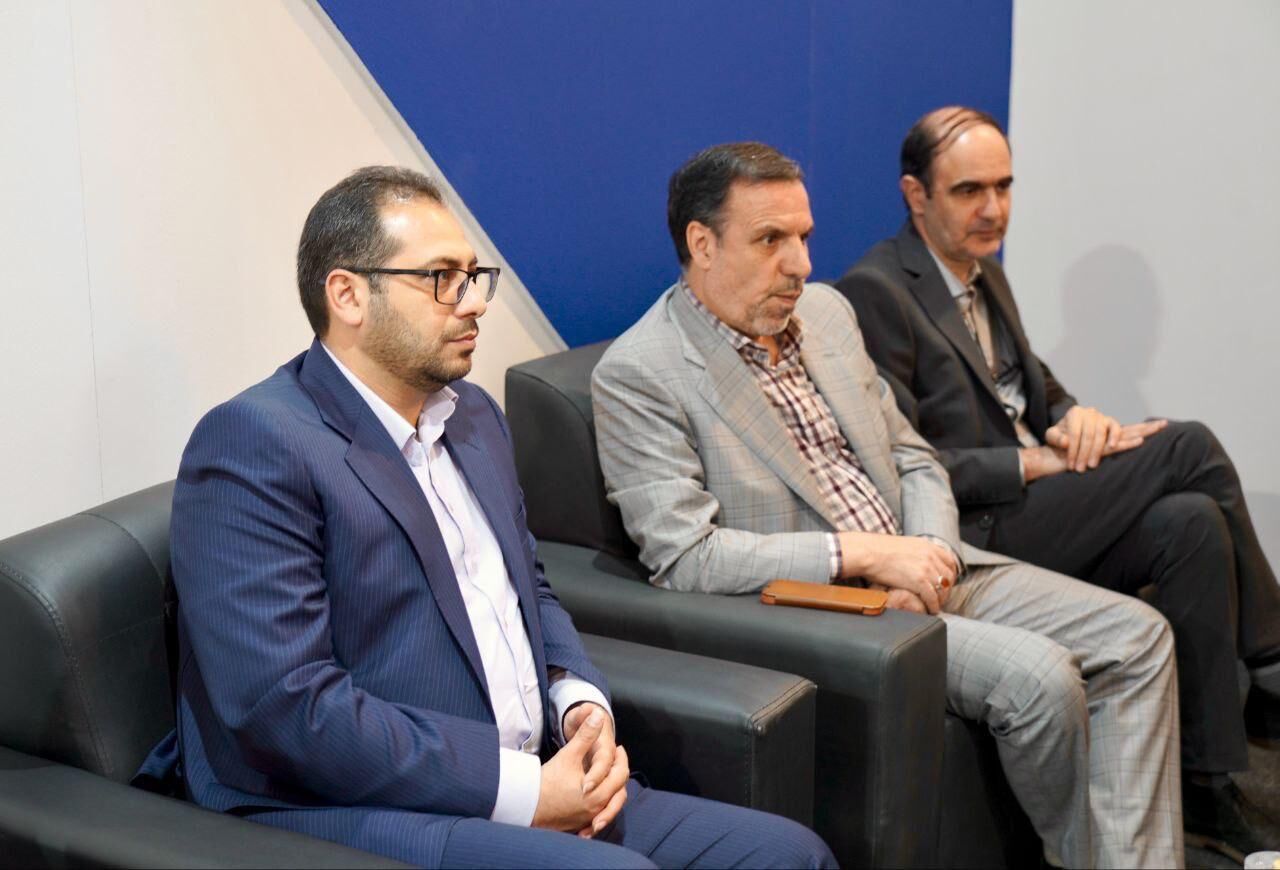 حضور حجت اله میرزایی مدیرعامل صندوق بازنشستگی کشوری در غرفه بیمه ملت
