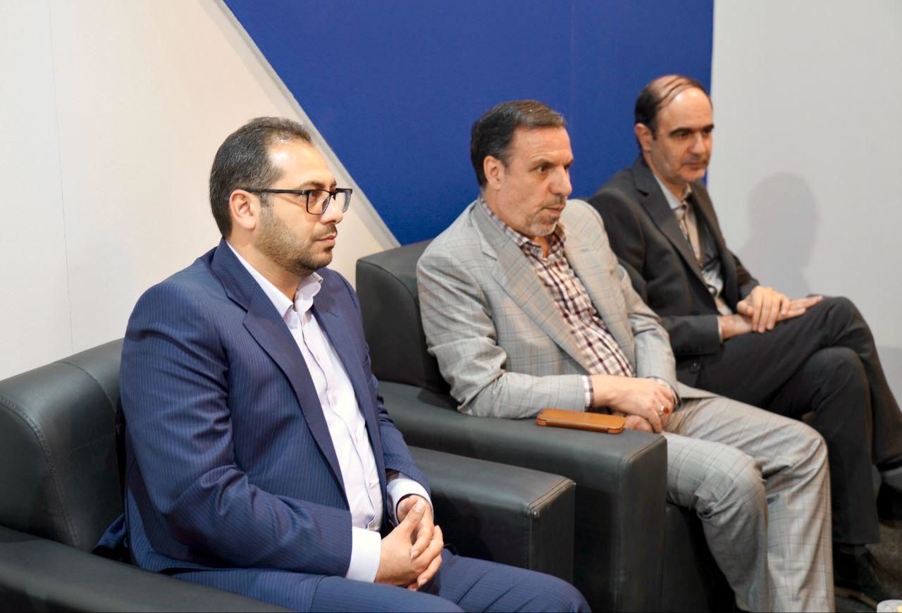 حضور حجت اله میرزایی مدیرعامل صندوق بازنشستگی کشوری در غرفه بیمه ملت