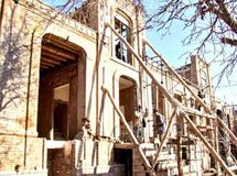 برخی نهادهای دولتی برای پیدا کردن آثار تاریخی کوه را میتراشند