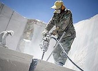 خفت و شرم برای کشور است که چینی‌ها برای معادن ما کارگر چینی می‌آورند