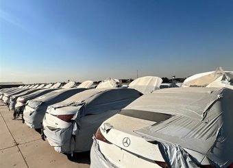 محموله بنز ایران‌خودرو به گمرک رسید
