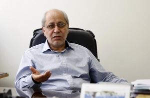 تا از علم اقتصاد حرف می‌زنیم همه می‌روند سراغ مکاتب/من مخلص علم اقتصاد هستم
