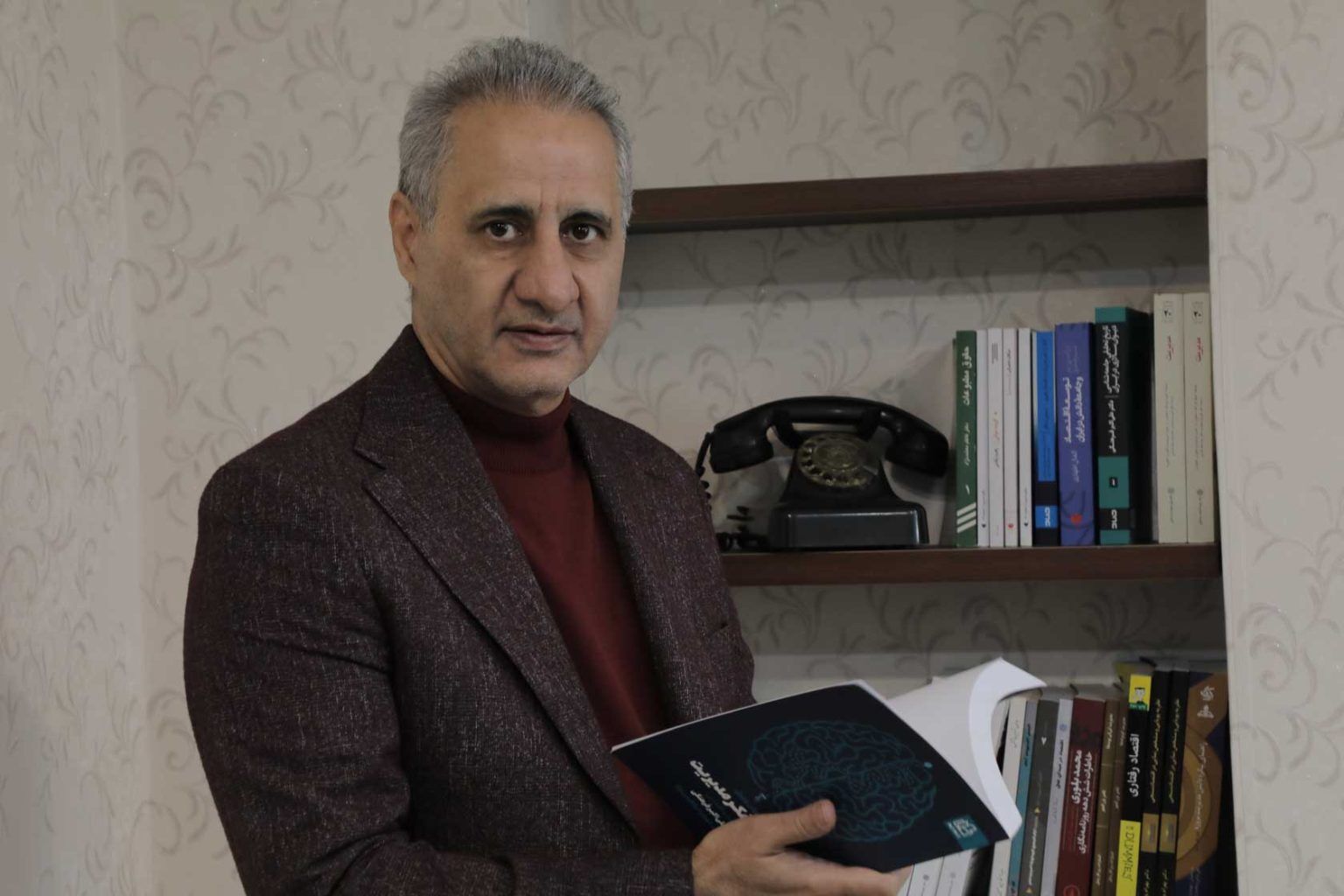 سهمیه بنزین با کارت ملی یا کارت بانکی، کدام روش نهایی می‌شود؟

