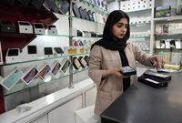 تلفن همراه ارزان می‌شود؟ ترخیص کالاهای دپو شده از گمرک


