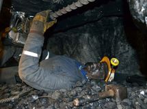 زنگ خطری برای تأمین اجتماعی / فهرست مشاغل سخت و زیانآور تغییر میکند؟