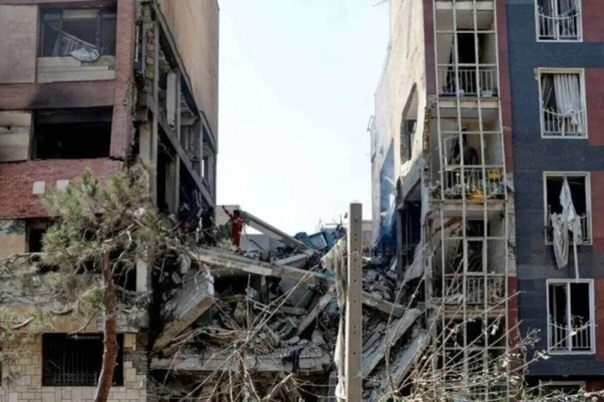 وام ۳۰۰ تا ۷۰۰ میلیون تومانی به واحد‌های مسکونی خسارت دیده در جنگ/ آغاز پرداخت ودیعه مسکن به آسیب‌دیدگان
