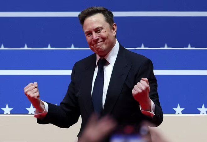 ماسک در سودای تشکیل ارتش روبات‌ها
