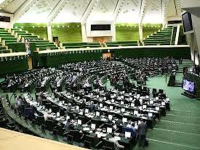 وزیر نفت برای پاسخگویی به سؤال دو تن از نمایندگان مجلس به صحن علنی می‌رود