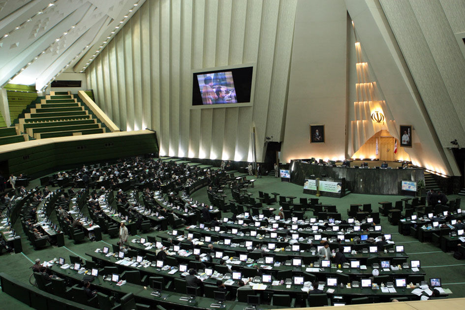 نمایندگان مجلس نرخ 22 درصد سود وام بانکی را مخالف حمایت از كشاورزی دانستند