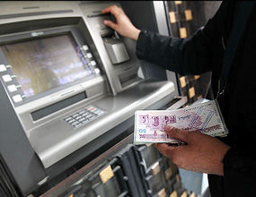 دبیرکل بانک مرکزی: سقف برداشت ۲۰۰ هزار تومان از عابربانکها پابرجاست