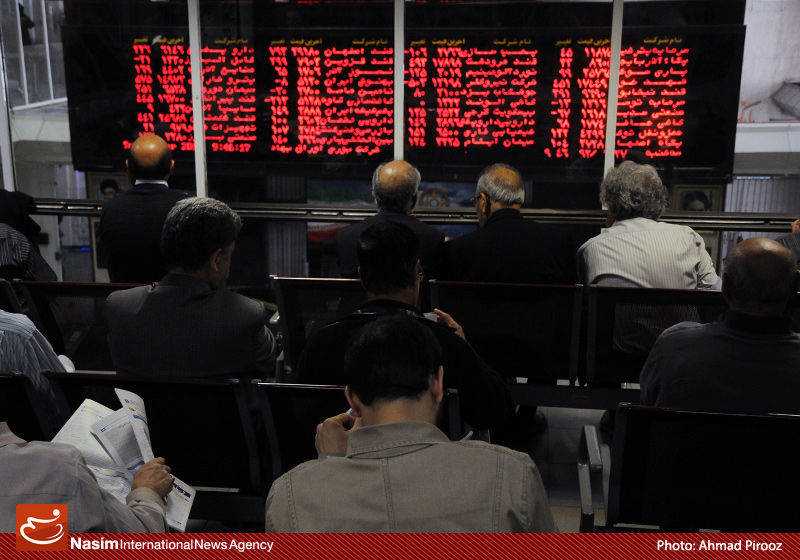 کارگزار بورس: دولت یازدهم با بالا بردن سطح توقعات، بازار را دچار تلاطم کرد