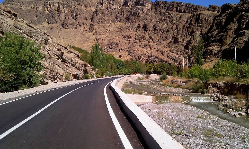 معاون وزیر راه: 90 درصد روستاییان از راه روستایی بهرهمند میشوند