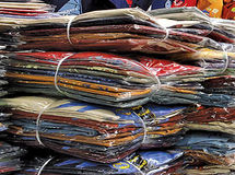 رئیس اتحادیه پیراهندوزان و پیراهنفروشان تهران:  قاچاق لباسهای خارجی به ایران رونق گرفت