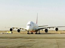 هواپیمای پهن پیکر &#39;ایرباس ای380&#39; امارات در فرودگاه بین‌‌المللی امام به زمین نشست