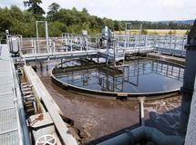 وزیر نیرو: نیمی از جمعیت کشور زیر پوشش شبکه فاضلاب قرار ندارند