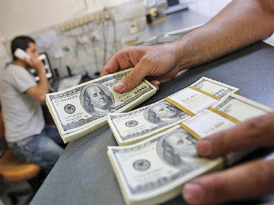 بهای دلار در بازار ۱۰ تومان کاهش یافت