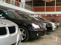 ترخیص خودروهای وارداتی 2500 سیسی امکانپذیر نیست