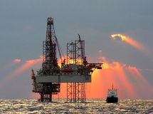 معاون وزیر نفت: موانع توسعه پیمانکاران عمومی صنعت نفت رفع می‌شود