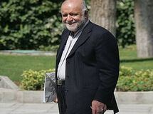 زنگنه تهران را به مقصد وین ترک کرد