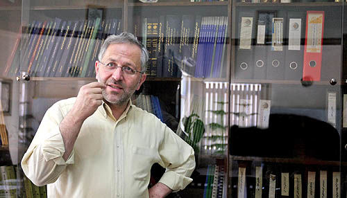 نیلی: هنوز زود است تا مردم آثار رشد 4 درصدی اقتصاد را لمس کنند