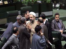 طیب‌نیا: علت سقوط بورس به رئیس‌جمهور و وزیر خارجه برمی‌گردد، نه من + فیلم