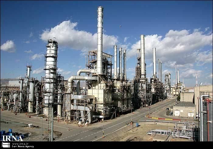 بانک صادرات برای پتروشیمی و آلومینیوم دو میلیارد دلار اعتبار گشایش کرد