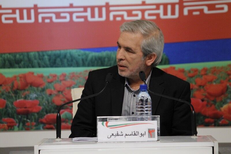 شفیعی: دولت با شعار کوچک کردن کارش را آغاز کرد اما اقدام جدی صورت نداد