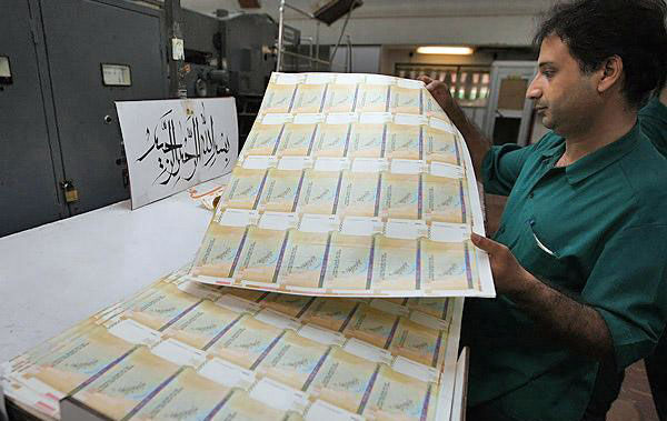 رئیس سازمان تولید اسکناس و مسکوک: تغییر رنگ اسکناس پنج هزار تومانی سیاسی نیست
