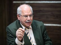 دبیرکل خانه اقتصاد ایران: تحریم‌ها تدریجی برداشته شود اثری بر اقتصاد ایران ندارد