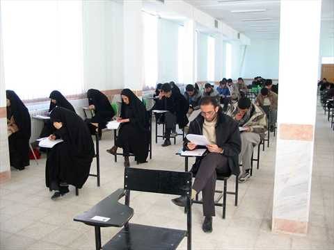 جمعی از متقاضیان استخدام شرکت پالایش و پخش مقابل وزارت نفت
تجمع کردند