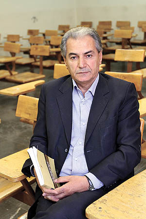 عضو هیات علمی دانشگاه علامه: سیاستهای پولی فعلی، دولت را زمینگیر میکند