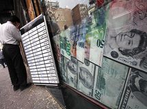 مدیرکل مقررات، مجوزها و مبارزه با پولشویی بانک مرکزی: صرافی‌های غیرمجاز جمع می‌شوند