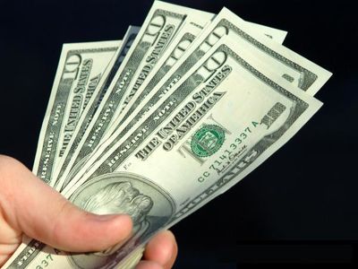 قیمت دلار در بازار چهار تومان افزایش یافت