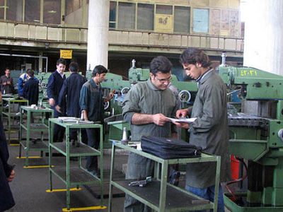 تعداد کارگاهای صنعتی با 10 نفر کارکن  در سال 92، 0.6 درصد کاهش یافت