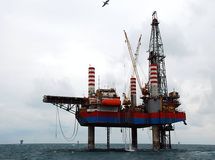 پیش‌بینی آژانس بین‌المللی انرژی از کاهش 15 درصدی قیمت نفت در سال 2016