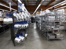 گلایه یک تولیدکننده ظروف آشپزخانه از ورود کالای چینی به بازار؛ با این وضع دیگر نمیشود کار کرد!