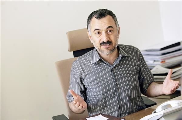 لیلاز: حداقل رشد اقتصاد ایران در سال 94 حدود 2 تا 3 درصد است